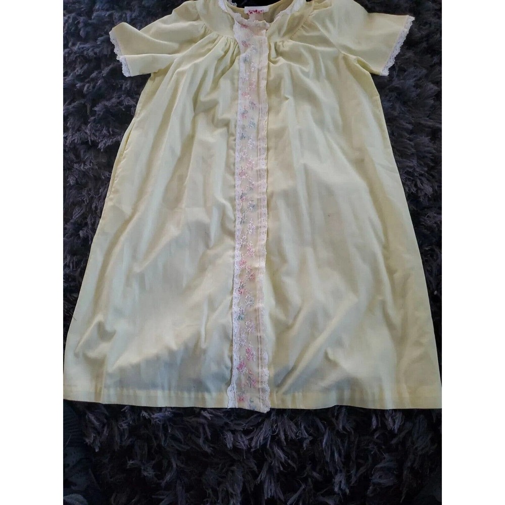 Vintage "Smart Time" Yellow Short Sleeve Snap Closure Lacy Embroidered Robe 12